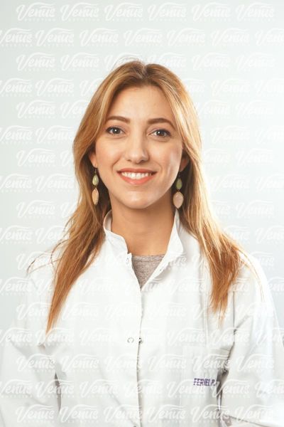 Dr Feriel Ben Smida chirurgien demtiste tunisie - Venus Estetika